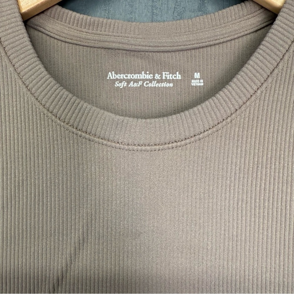 Abercrombie & Fitch Soft Collection Tan Taupe Ribbed Crewneck Bodysuit Size M - Picture 3 of 7
